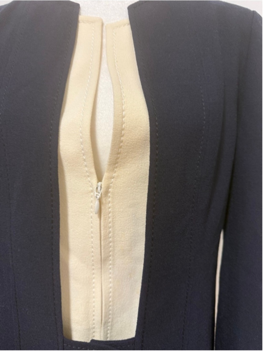 Valentino Navy & Beige Blazer Jacket Large, zipper closure, hand sewn couture - Picture 5 of 16